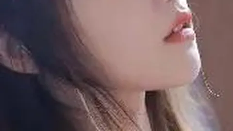 “35岁橄榄球巨星：他是如何赢得霉霉芳心的？”