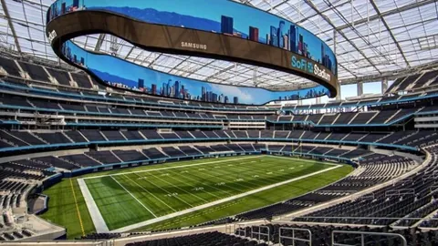 格莱姆斯连续八场得分超20，稳定输出高能表现